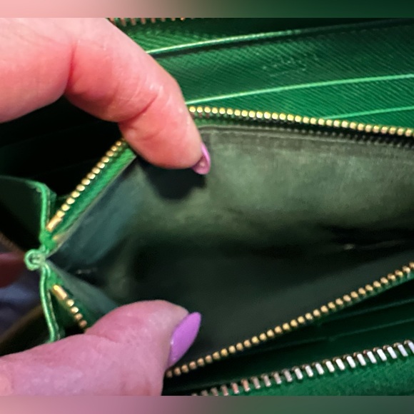 Prada Green wallet. Used - Picture 6 of 10